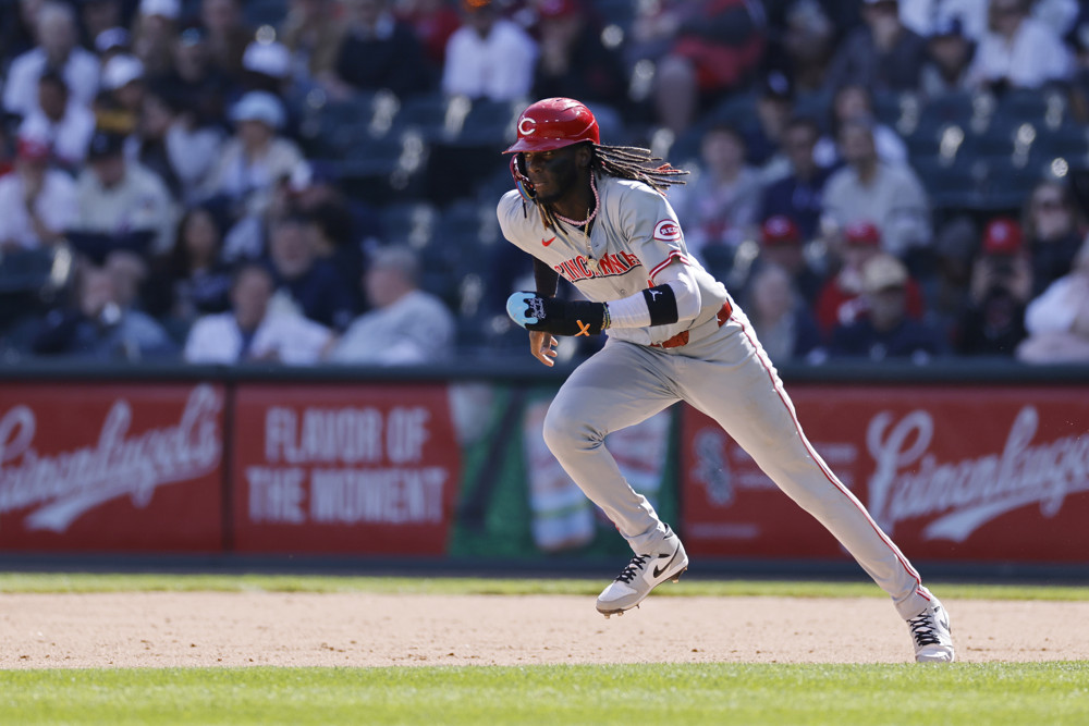 Elly De La Cruz running the bases