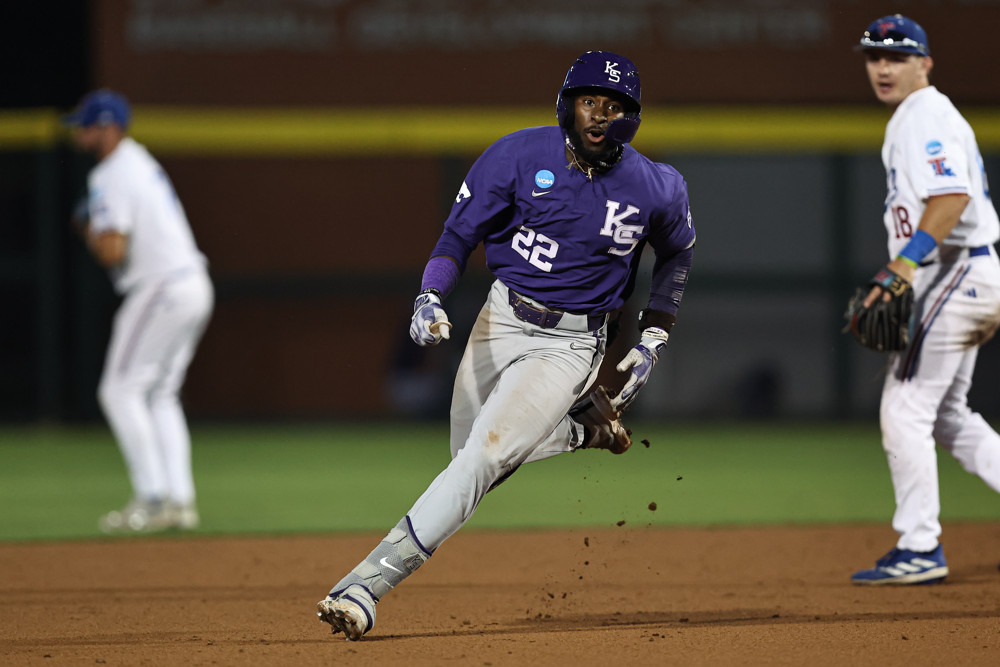 Kaelen Culpepper runs fast around the bases